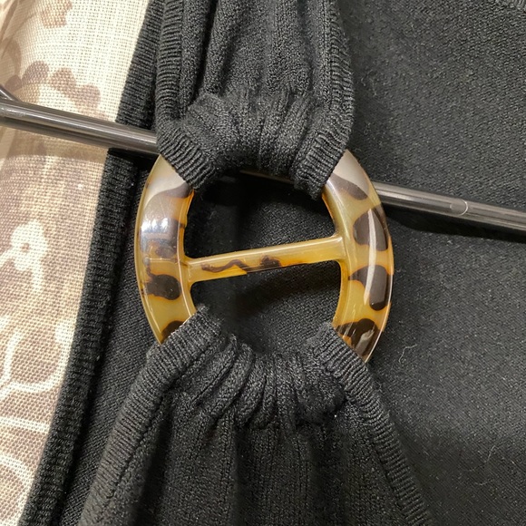 Sleeveless black top w/tortoiseshell look buckles - Picture 2 of 5